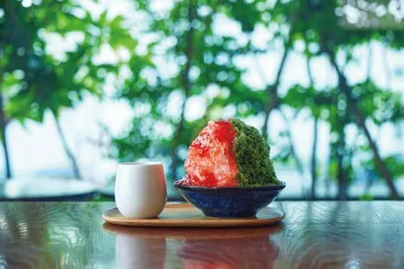 苺と抹茶のハーフかき氷