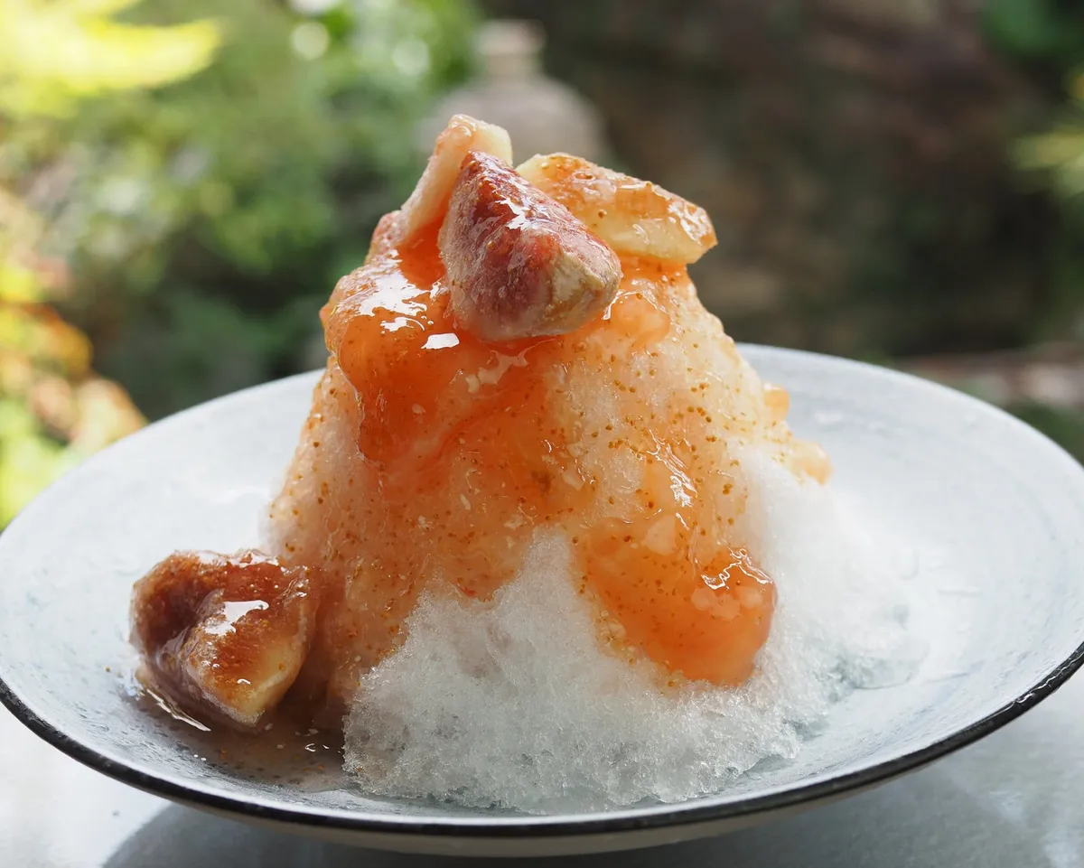 いちじくの果肉が贅沢に乗ったかき氷