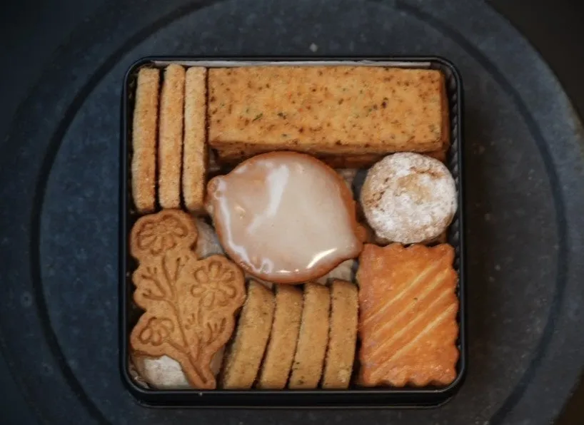 ぎっしり詰まった夏限定のレモンクッキー缶