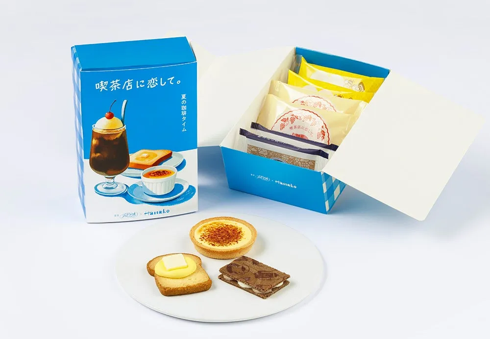 夏らしいブルーのボックスと3種類のスイーツのラインナップ