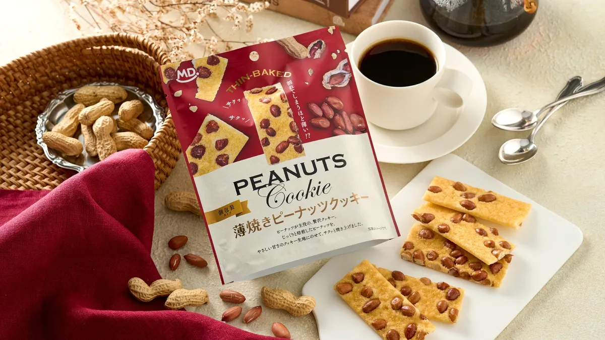 コーヒーと一緒に楽しむ薄焼きピーナッツクッキーのパッケージと盛り付け