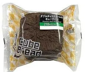 ココア生地が食欲をそそるダブルチョコクリームのキューブパンのパッケージ