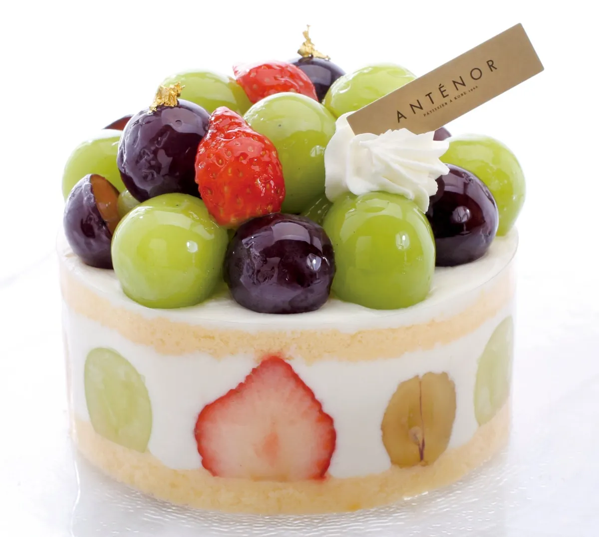 2色のぶどうを贅沢に飾ったデコレーションケーキ