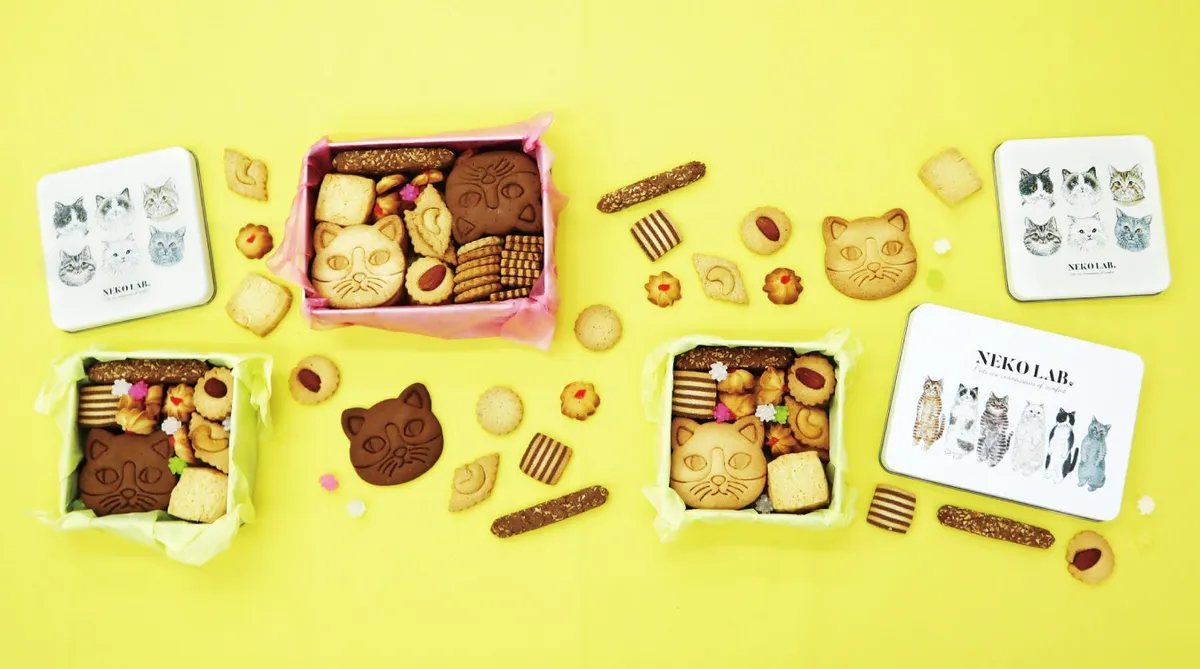 NEKO LABが展開する様々なデザインのクッキー缶と焼き菓子の集合写真
