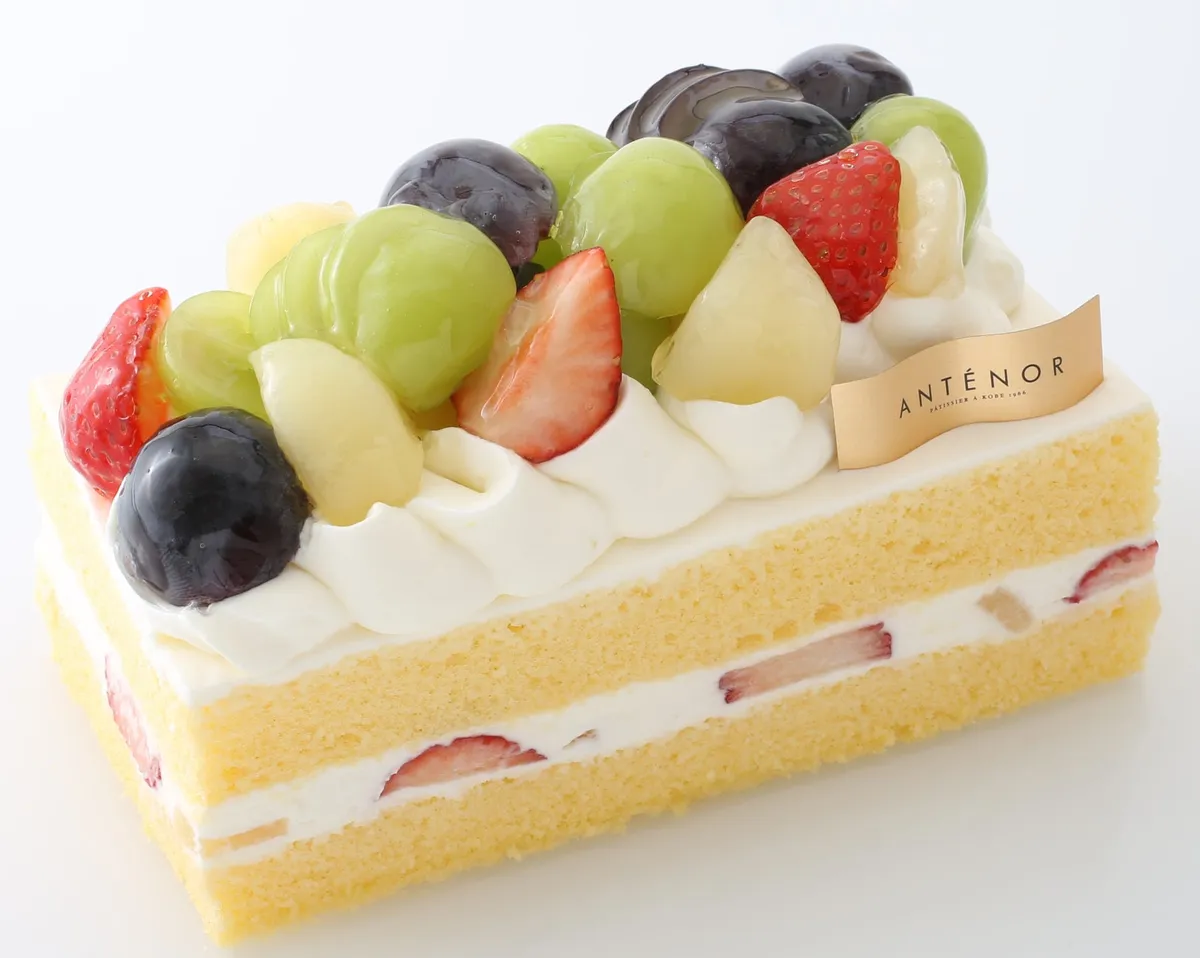 フルーツがぎっしり詰まったシェア用BOXケーキ