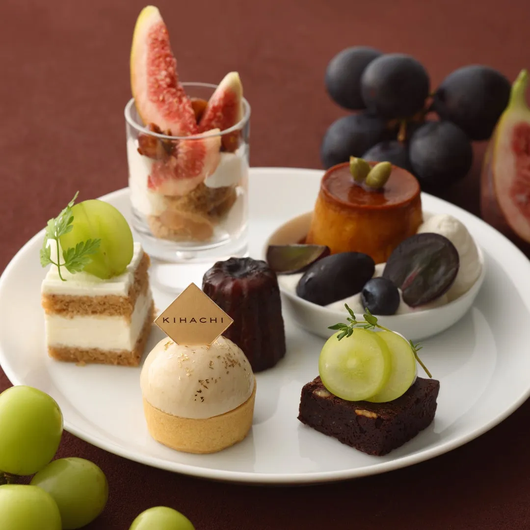 いちじくのパフェやかぼちゃプリンが並ぶスイーツプレート