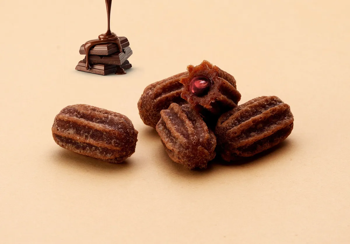 とろける甘さのチョコクリームが詰まったチュロス