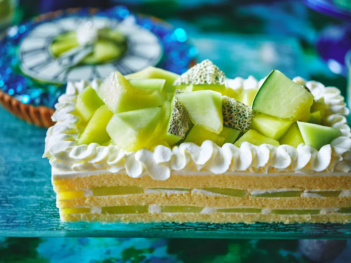 完熟メロンがこぼれそうなショートケーキ