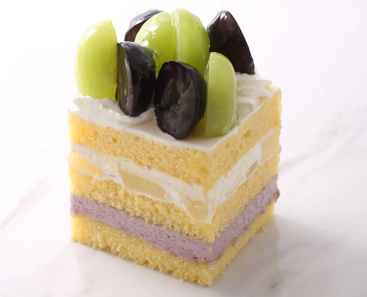 ぶどうの香りが広がる断面も美しいショートケーキ