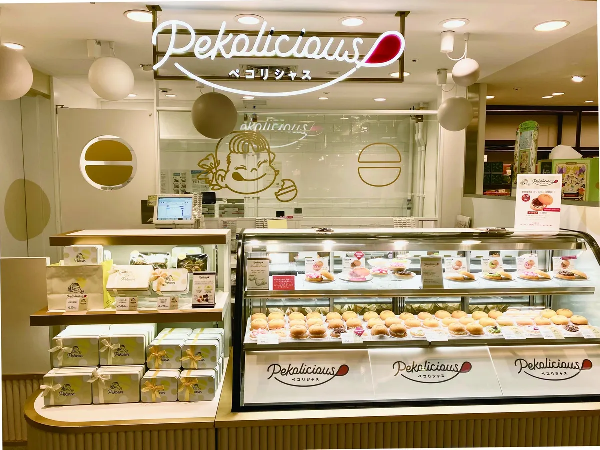 あべのハルカス近鉄本店にある、明るくて可愛らしいPekoliciousの店舗外観