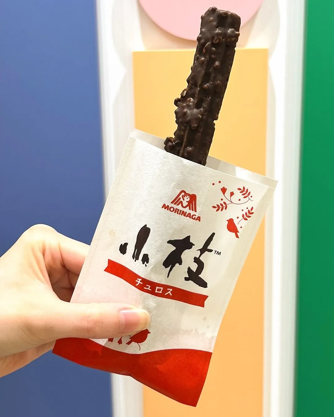 森永の「小枝チュロス」は食べ歩きにぴったり