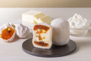 弁才天から「干し柿バター大福」が登場！とろける和洋折衷の味わいは、秋の夜長にワインと一緒に