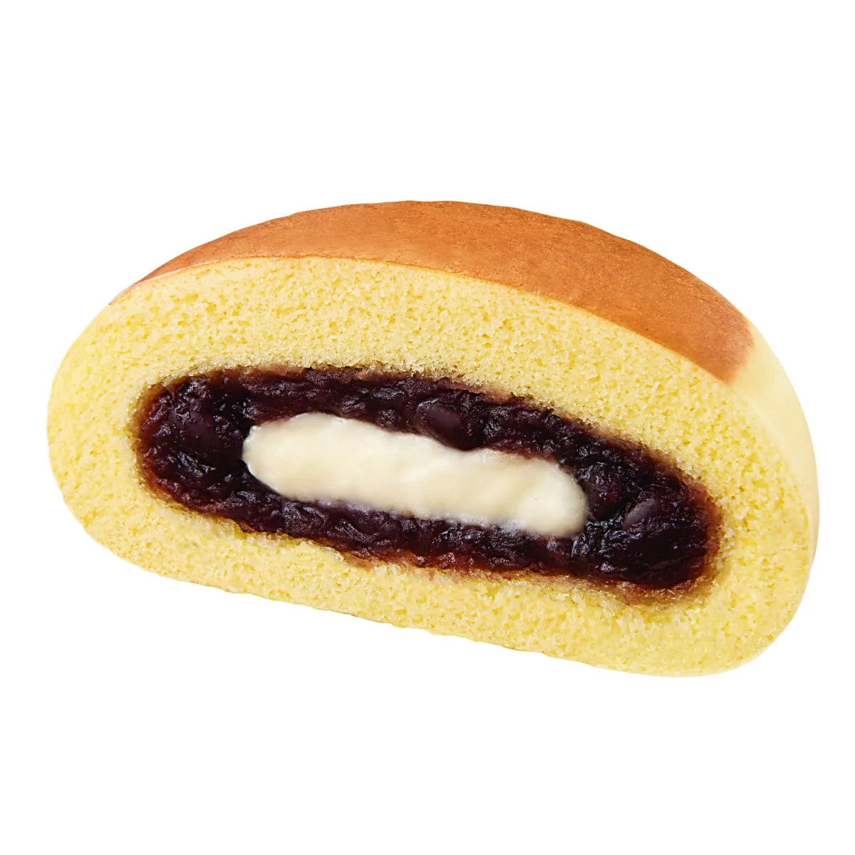 ホットケーキまんの断面アップ。黄色い生地の中に艶やかなつぶあんと白いバターが見える