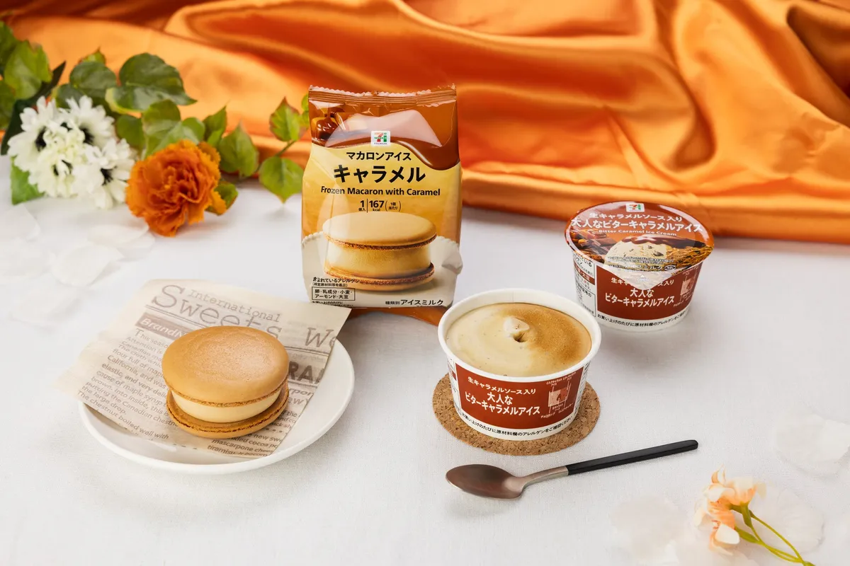 セブン‐イレブンの新作キャラメルアイス2品が並ぶ様子
