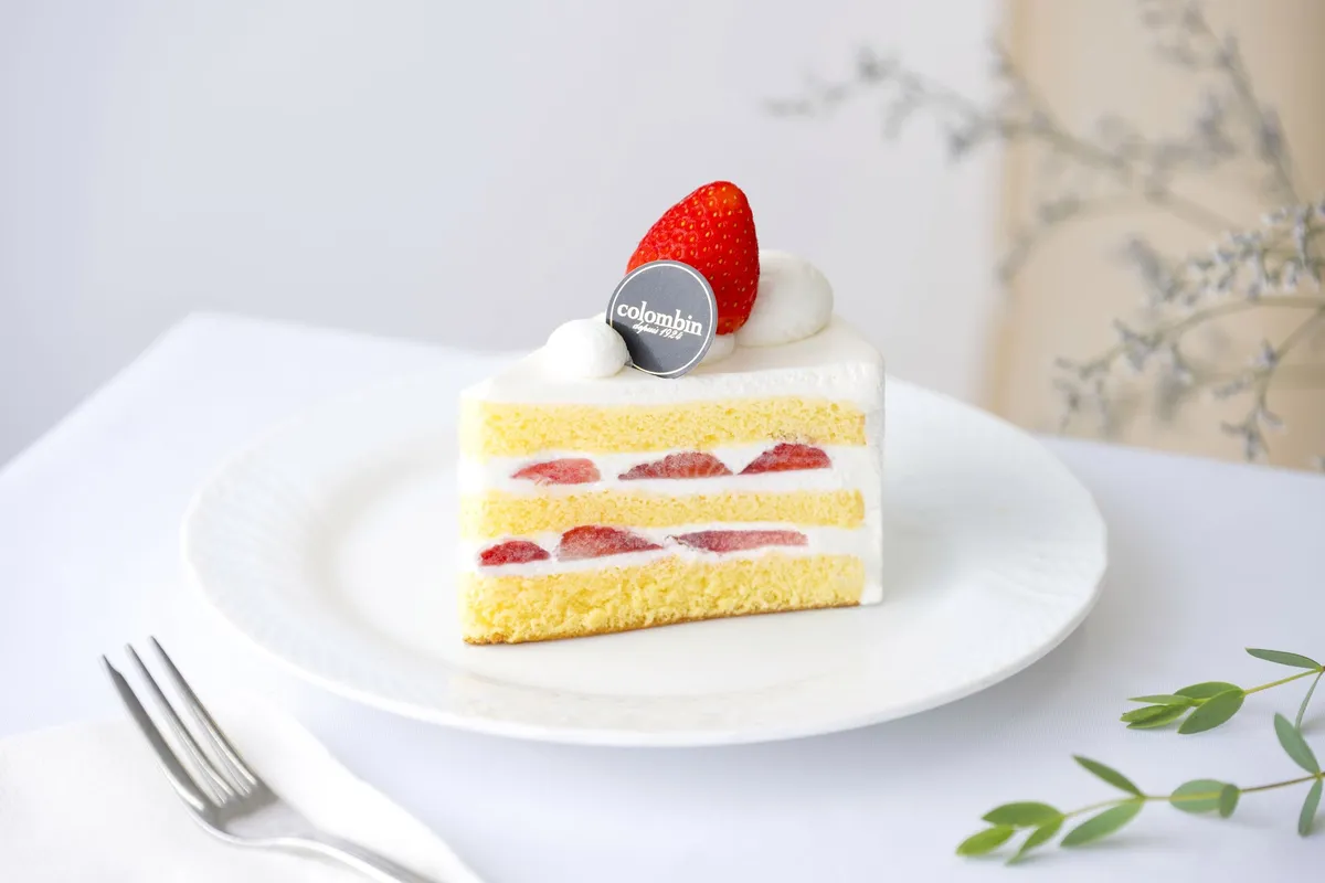お皿に盛り付けられたリニューアル後のショートケーキ