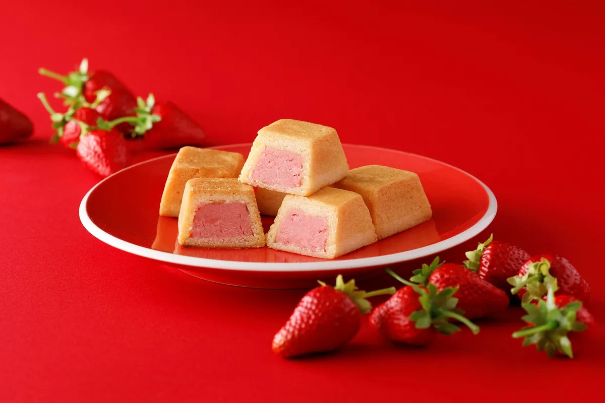 あまおういちごを使用したチーズケーキの断面